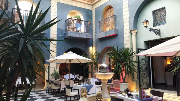 Ресторан одного из отелей в городе Сусе, Тунис 