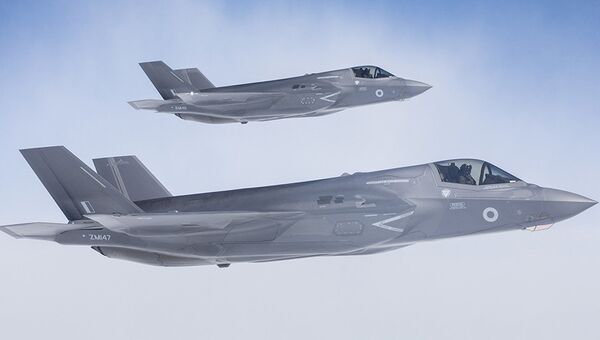 Истребители-бомбардировщики F-35 Lightning. Архивное фото Истребители-бомбардировщики F-35 Lightning. Архивное фото