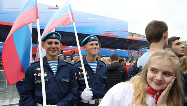 Участники празднования Дня России на Красной площади. 12 июня 2018 Участники празднования Дня России на Красной площади. 12 июня 2018