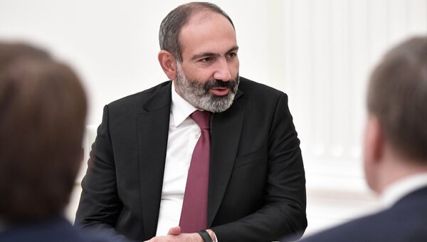 Премьер-министр Армении Никол Пашинян во время встречи с президентом РФ Владимиром Путиным. 13 июня 2018 Премьер-министр Армении Никол Пашинян во время встречи с президентом РФ Владимиром Путиным. 13 июня 2018