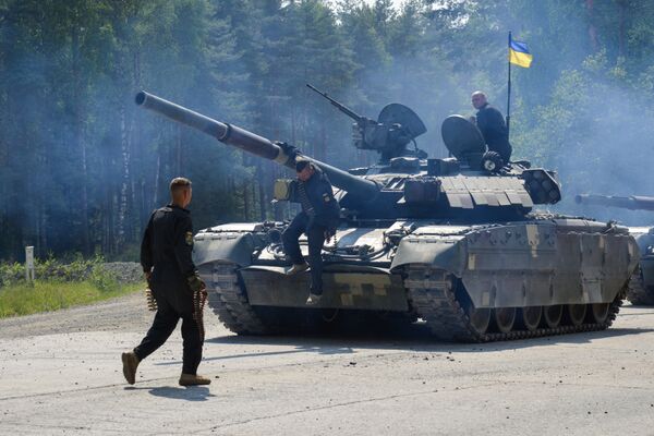 Украинские военные из 14-й волынской механизированной бригады ВСУ на танке Т-84 во время соревнований Strong Europe Tank Challenge в городе Графенвер, Германия. 6 июня 2018 Украинские военные из 14-й волынской механизированной бригады ВСУ на танке Т-84 во время соревнований Strong Europe Tank Challenge в городе Графенвер, Германия. 6 июня 2018