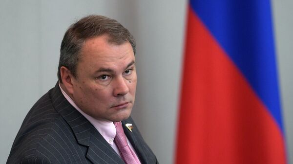 Заместитель председателя Государственной Думы РФ Петр Толстой на пленарном заседании Государственной Думы РФ. 19 июня 2018 Заместитель председателя Государственной Думы РФ Петр Толстой на пленарном заседании Государственной Думы РФ. 19 июня 2018