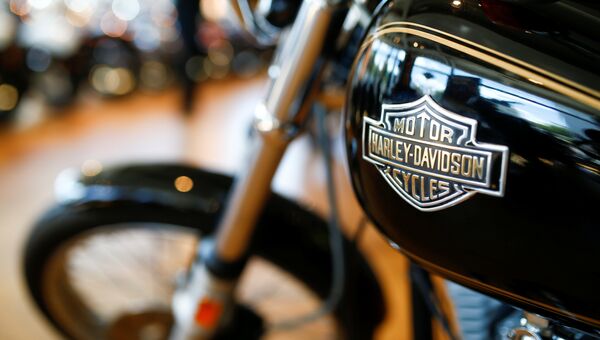 Мотоцикл Harley-Davidson в автосалоне Мотоцикл Harley-Davidson в автосалоне