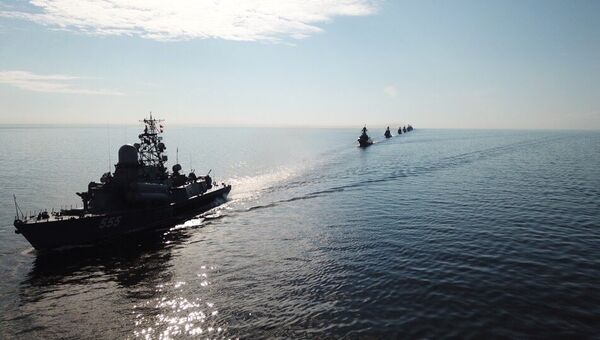 Тренировка кораблей-участников Главного Военно-Морского Парада Тренировка кораблей-участников Главного Военно-Морского Парада