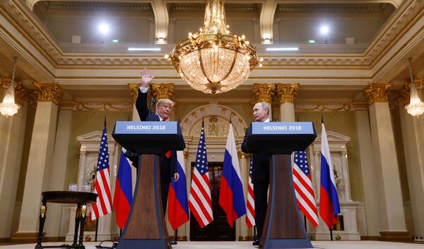 Президент РФ Владимир Путин и президент США Дональд Трамп во время пресс-конференции в Хельсинки. 16 июля 2018 Президент РФ Владимир Путин и президент США Дональд Трамп во время пресс-конференции в Хельсинки. 16 июля 2018