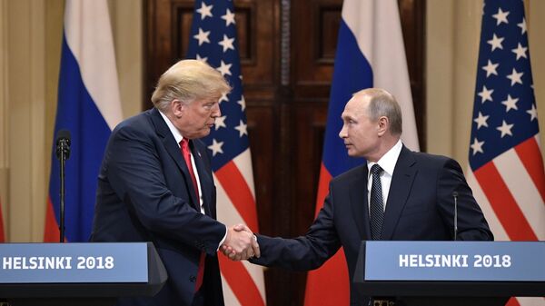 Президент РФ Владимир Путин и президент США Дональд Трамп во время пресс-конференции в Хельсинки. 16 июля 2018 Президент РФ Владимир Путин и президент США Дональд Трамп во время пресс-конференции в Хельсинки. 16 июля 2018