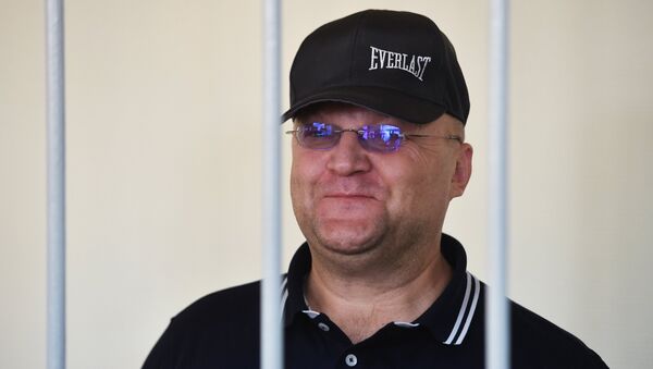 Бывший руководитель Главного следственного управления Следственного комитета РФ по городу Москве Александр Дрыманов в Лефортовском суде Москвы, где прошло рассмотрение ходатайства следствия об его аресте. Лефортовский суд Москвы арестовал бывшего главу Следственного комитета Москвы генерала Александра Дрыманова на два месяца. Архивное фото Бывший руководитель Главного следственного управления Следственного комитета РФ по городу Москве Александр Дрыманов в Лефортовском суде Москвы, где прошло рассмотрение ходатайства следствия об его аресте. Лефортовский суд Москвы арестовал бывшего главу Следственного комитета Москвы генерала Александра Дрыманова на два месяца. Архивное фото
