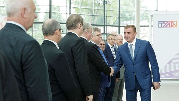Губернатор Тульской области Алексей Дюмин на встрече с руководителям диппредставительств Губернатор Тульской области Алексей Дюмин на встрече с руководителям диппредставительств