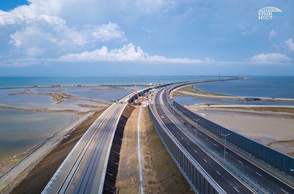 Укладка рельсов на Крымском мосту Укладка рельсов на Крымском мосту