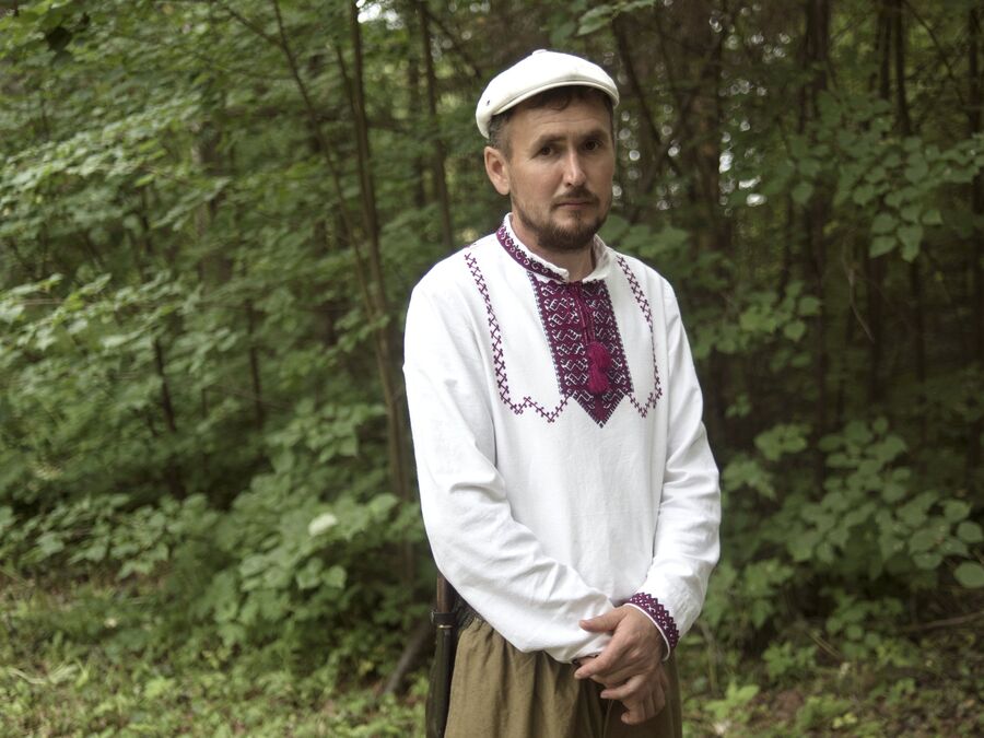 Житель села Шоруньжа в национальном костюме на празднике Сярем Житель села Шоруньжа в национальном костюме на празднике Сярем