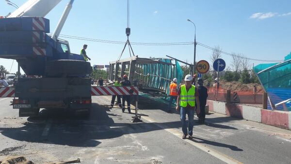 Сотрудники МЧС во время ликвидации последствий ДТП с участием КамАЗа на Ярославском шоссе возле Пушкино. 31 июля 2018 Сотрудники МЧС во время ликвидации последствий ДТП с участием КамАЗа на Ярославском шоссе возле Пушкино. 31 июля 2018