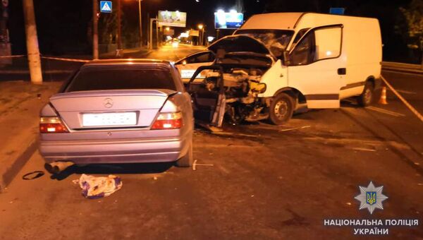 ДТП с участием микроавтобуса и легкового автомобиля в Одесской области. 9 августа 2018 ДТП с участием микроавтобуса и легкового автомобиля в Одесской области. 9 августа 2018