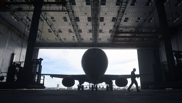 Самолет Sukhoi Superjet 100. Архивное фото Самолет Sukhoi Superjet 100. Архивное фото