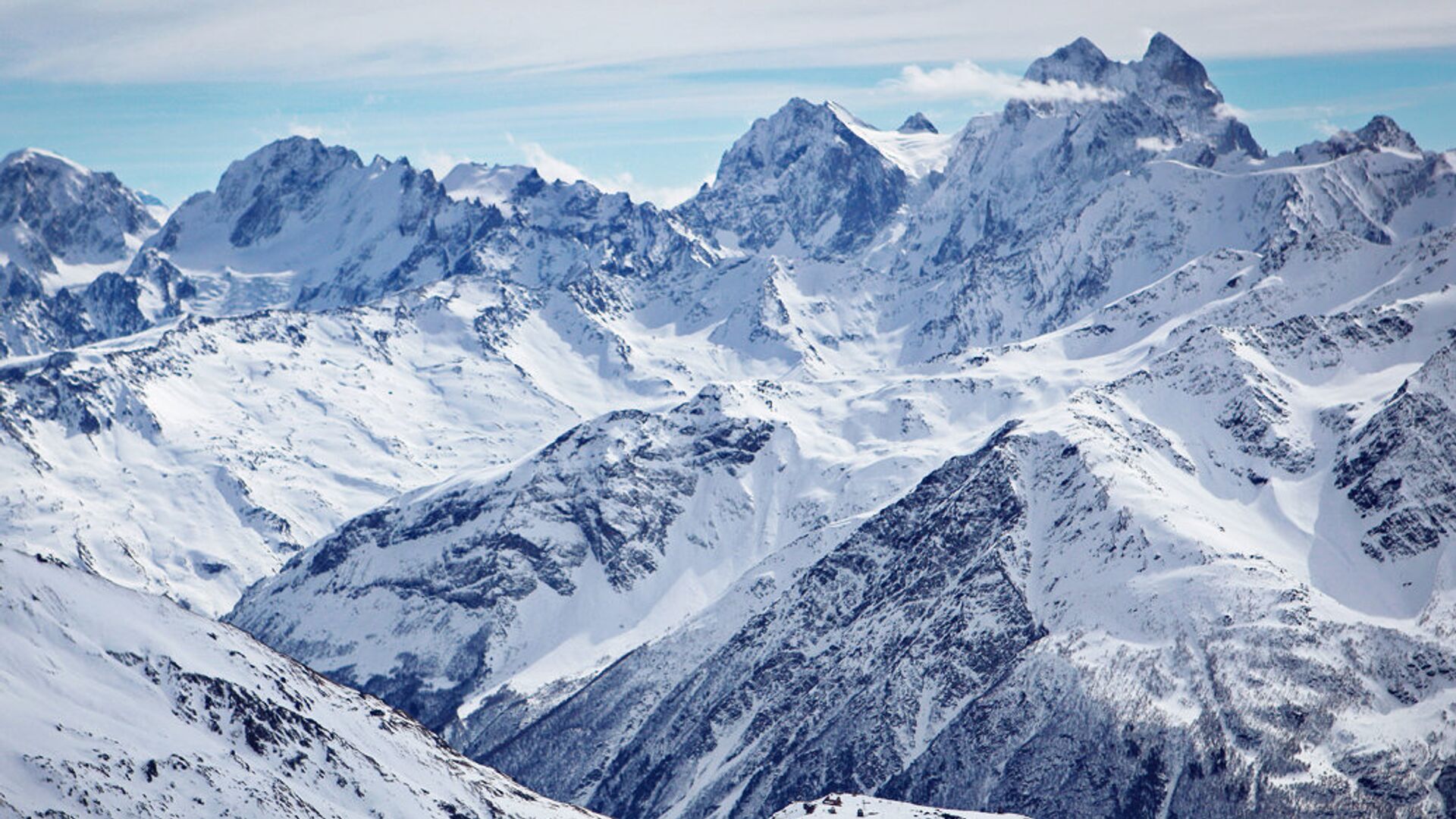 СК начал проверку после гибели трех альпинистов на Эльбрусе