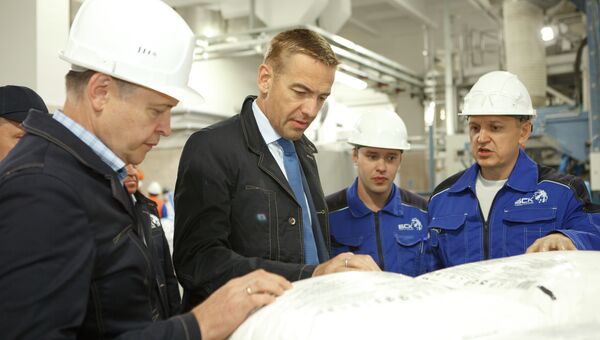 Заместитель главы Минпромторга РФ Виктор Евтухов во время посещения завода Башкирской содовой компании Заместитель главы Минпромторга РФ Виктор Евтухов во время посещения завода Башкирской содовой компании