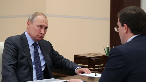 Владимир Путин и губернатор Нижегородской области Глеб Никитин во время встречи Владимир Путин и губернатор Нижегородской области Глеб Никитин во время встречи