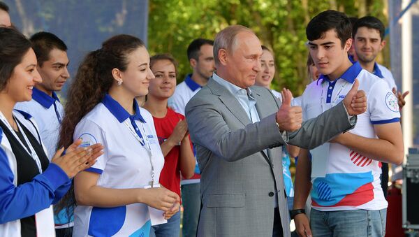 Владимир Путин встретился с волонтерами Северного Кавказа Владимир Путин встретился с волонтерами Северного Кавказа