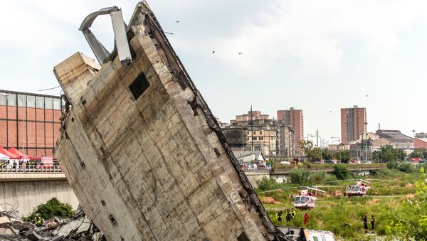 На месте обрушения автомобильного моста Моранди в Генуе. Архивное фото