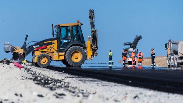 Рабочие на строительстве дороги Рабочие на строительстве дороги