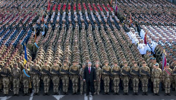 Президент Украины Петр Порошенко на репетиции военного парада в честь 27-ой годовщины Независимости Украины в центре Киева Президент Украины Петр Порошенко на репетиции военного парада в честь 27-ой годовщины Независимости Украины в центре Киева
