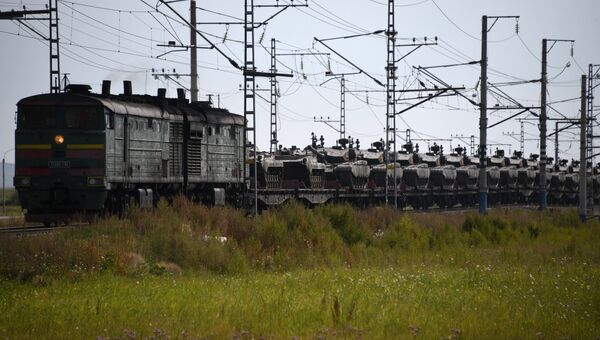 Эшелоны с военнослужащими и военной техникой армии Китая, которые примут участие в военных учениях Восток-2018 Эшелоны с военнослужащими и военной техникой армии Китая, которые примут участие в военных учениях Восток-2018