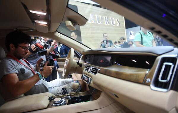 Журналисты на презентации автомобиля Aurus Senat на Московском международном автомобильном салоне 2018 Журналисты на презентации автомобиля Aurus Senat на Московском международном автомобильном салоне 2018