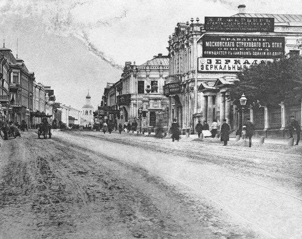 Улица Большая Лубянка. Снимок 80-х годов XIX века Улица Большая Лубянка. Снимок 80-х годов XIX века