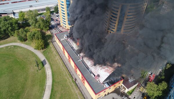 Пожар на крытом теннисном корте в подмосковном Реутове. 30 августа 2018 Пожар на крытом теннисном корте в подмосковном Реутове. 30 августа 2018
