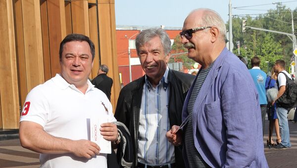 Супруг Анны Михалковой бизнесмен Альберт Баков, телеведущий Юрий Николаев и кинорежиссер Никита Михалков. Архивное фото Супруг Анны Михалковой бизнесмен Альберт Баков, телеведущий Юрий Николаев и кинорежиссер Никита Михалков. Архивное фото