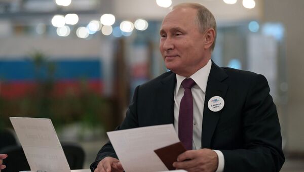 Президент РФ В. Путин принял участие в голосовании на выборах мэра МосквыПрезидент РФ Владимир Путин в единый день голосования на избирательном участке в здании Российской академии наук. 9 сентября 2018 Президент РФ В. Путин принял участие в голосовании на выборах мэра МосквыПрезидент РФ Владимир Путин в единый день голосования на избирательном участке в здании Российской академии наук. 9 сентября 2018