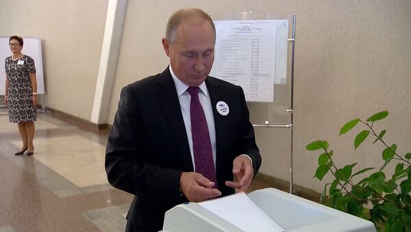 Путин выбрал мэра Москвы: кадры с избирательного участка номер 2151 Путин выбрал мэра Москвы: кадры с избирательного участка номер 2151