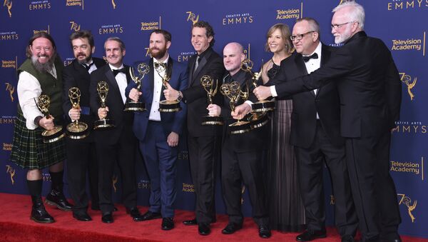 Команда из Игры престолов, победившая в премии Creative Arts Emmy Awards за визуальные эффекты для эпизода За стеной. 8 сентября 2018 Команда из Игры престолов, победившая в премии Creative Arts Emmy Awards за визуальные эффекты для эпизода За стеной. 8 сентября 2018