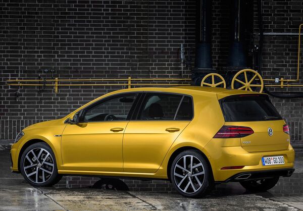 Автомобиль Volkswagen Golf Автомобиль Volkswagen Golf
