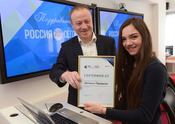 Заместитель главного редактора - директор главной дирекции информации МИА Россия сегодня Дмитрий Горностаев и двукратный серебряный призер XXIII зимних Олимпийских игр Евгения Медведева, выступающая в роли выпускающего редактора РИА Новости, в МИА Россия сегодня в Москве Заместитель главного редактора - директор главной дирекции информации МИА Россия сегодня Дмитрий Горностаев и двукратный серебряный призер XXIII зимних Олимпийских игр Евгения Медведева, выступающая в роли выпускающего редактора РИА Новости, в МИА Россия сегодня в Москве