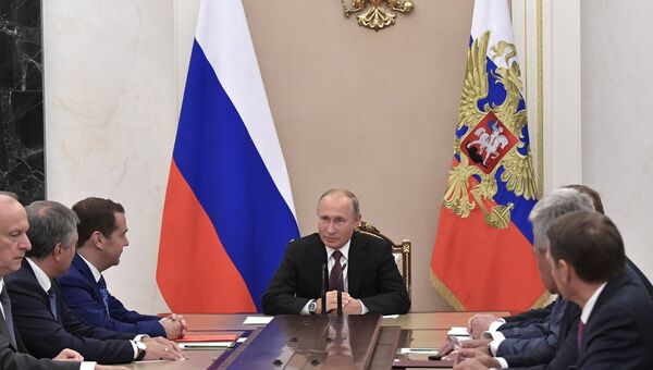 Владимир Путин проводит совещание с постоянными членами Совета безопасности РФ. 14 сентября 2018 Владимир Путин проводит совещание с постоянными членами Совета безопасности РФ. 14 сентября 2018