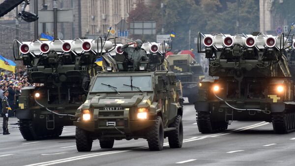 Зенитно-ракетные комплексы Бук во время военного парада в Киеве Зенитно-ракетные комплексы Бук во время военного парада в Киеве