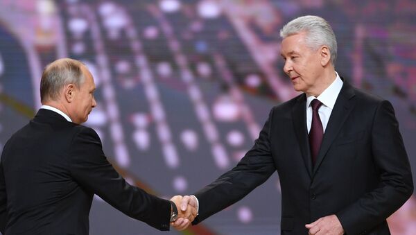 Президент РФ Владимир Путин на церемонии официального вступления в должность мэра Москвы Сергея Собянина в Московском концертном зале Зарядье. 18 сентября 2018 Президент РФ Владимир Путин на церемонии официального вступления в должность мэра Москвы Сергея Собянина в Московском концертном зале Зарядье. 18 сентября 2018