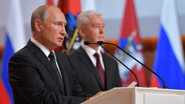 Президент РФ Владимир Путин на церемонии официального вступления в должность мэра Москвы Сергея Собянина в Московском концертном зале Зарядье Президент РФ Владимир Путин на церемонии официального вступления в должность мэра Москвы Сергея Собянина в Московском концертном зале Зарядье