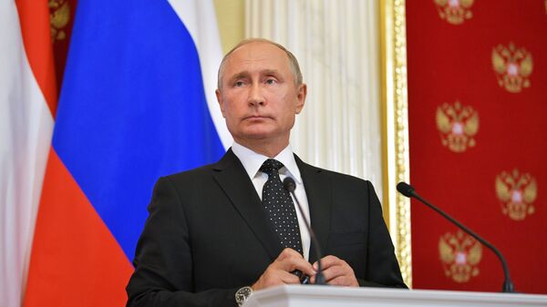 Президент РФ Владимир Путин во время совместной с премьер-министром Венгрии Виктором Орбаном пресс-конференции Президент РФ Владимир Путин во время совместной с премьер-министром Венгрии Виктором Орбаном пресс-конференции