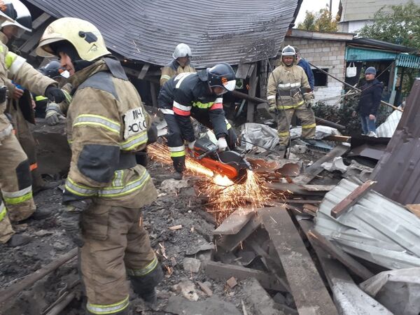 Пожарно-спасательные подразделения ликвидируют последствия хлопка бытового газа Кармаскалинском районе Республики Башкортостан. 20 сентября 2018 Пожарно-спасательные подразделения ликвидируют последствия хлопка бытового газа Кармаскалинском районе Республики Башкортостан. 20 сентября 2018