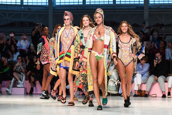 Показ коллекции Etro в рамках Недели моды в Милане Показ коллекции Etro в рамках Недели моды в Милане