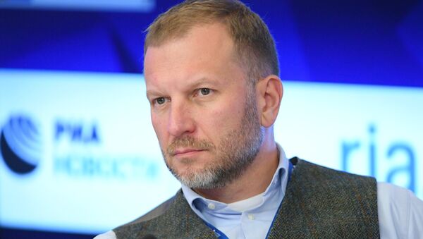 Директор Дирекции по коммуникациям и связям с общественностью МИА Россия сегодня Петр Лидов-Петровский на пресс-конференции, посвященной релизу XIX рейтинга Топ-1000 российских менеджеров Директор Дирекции по коммуникациям и связям с общественностью МИА Россия сегодня Петр Лидов-Петровский на пресс-конференции, посвященной релизу XIX рейтинга Топ-1000 российских менеджеров