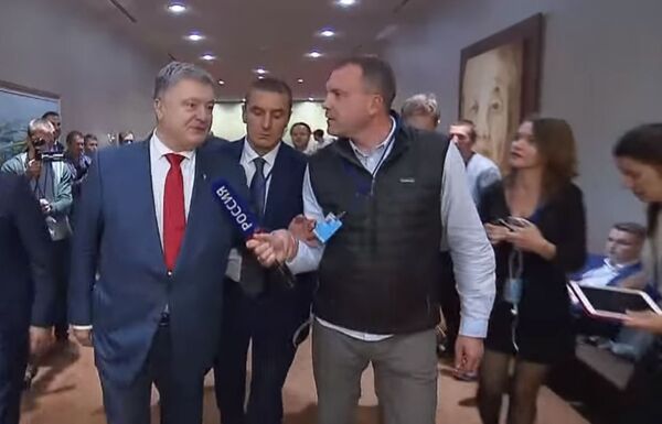 Порошенко прошел мимо российской переговорной в ООН Порошенко прошел мимо российской переговорной в ООН