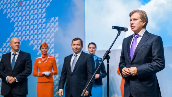 Генеральный директор Аэрофлота Виталий Савельев выступает на торжественном мероприятии в аэропорту Внуково Генеральный директор Аэрофлота Виталий Савельев выступает на торжественном мероприятии в аэропорту Внуково