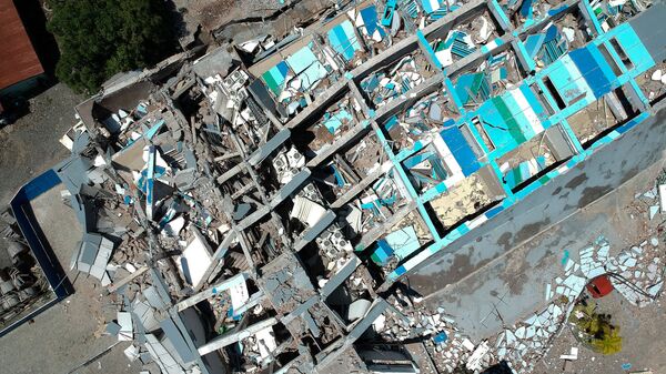 Развалины десятиэтажного отеля в Палу на острове Сулавеси, после сильного землетрясения, Индонезия. 30 сентября 2018 Развалины десятиэтажного отеля в Палу на острове Сулавеси, после сильного землетрясения, Индонезия. 30 сентября 2018