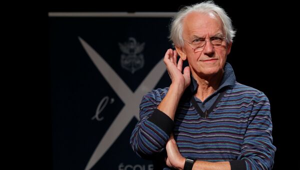 Французский физик Жерар Муру, лауреат Нобелевской премии по физике 2018 года, во время пресс-конференции в Политехнической школе в Палезо Французский физик Жерар Муру, лауреат Нобелевской премии по физике 2018 года, во время пресс-конференции в Политехнической школе в Палезо