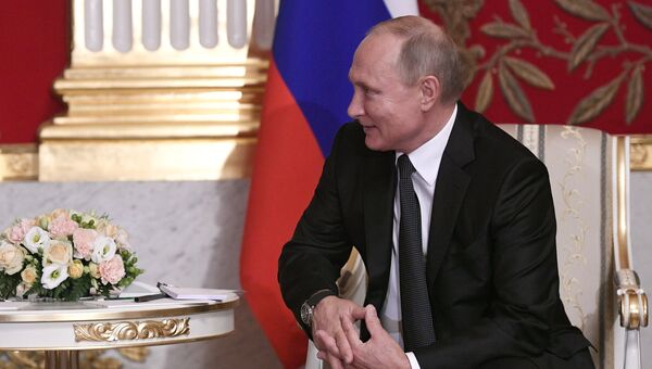 Президент РФ Владимир Путин во время встречи с федеральным канцлером Австрийской Республики Себастианом Курцем. 3 октября 2018 Президент РФ Владимир Путин во время встречи с федеральным канцлером Австрийской Республики Себастианом Курцем. 3 октября 2018