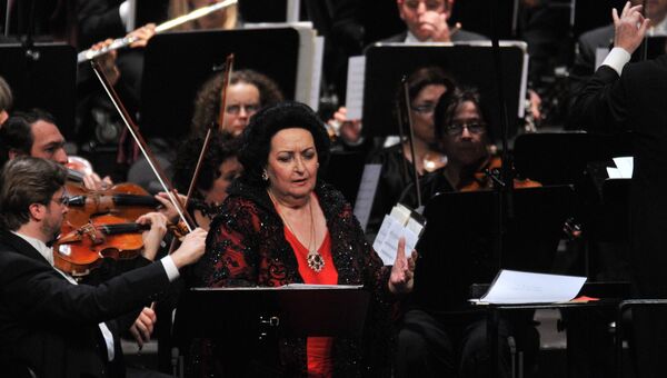 Оперная певица Монсеррат Кабалье на сцене Gran Teatre del Liceu в Барселоне. Архивное фото Оперная певица Монсеррат Кабалье на сцене Gran Teatre del Liceu в Барселоне. Архивное фото