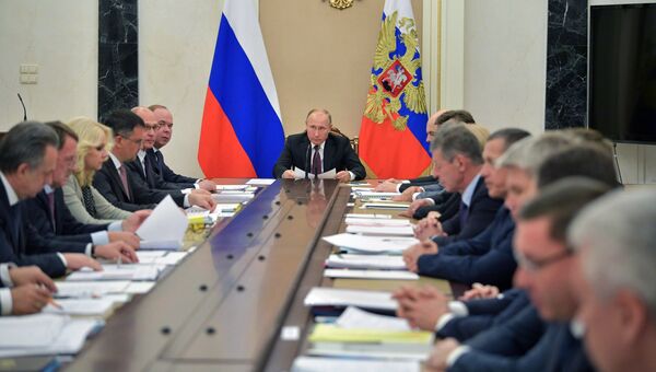 Владимир Путин проводит совещание с членами правительства РФ Владимир Путин проводит совещание с членами правительства РФ