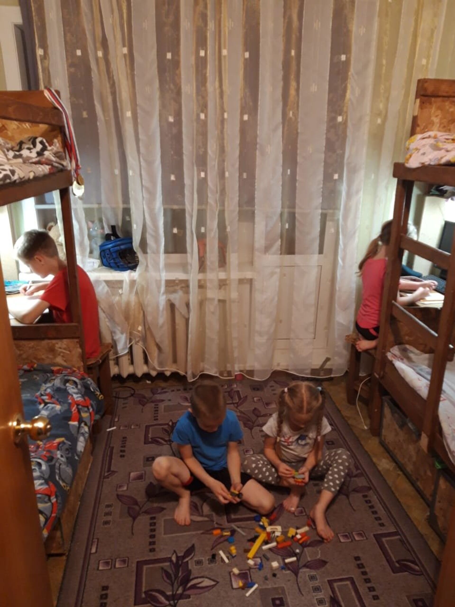 Отказали в детских многодетной семье. Отказали в детских многодетной семье. Малообеспеченные семьи с детьми. Фотосессия многодетной семьи. Категории многодетных семей.